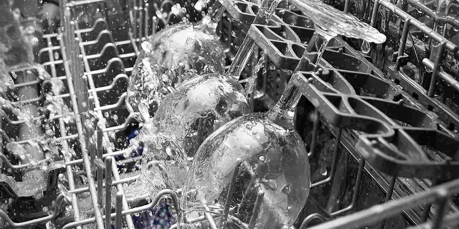 cloudy-glass-by-dishwasher